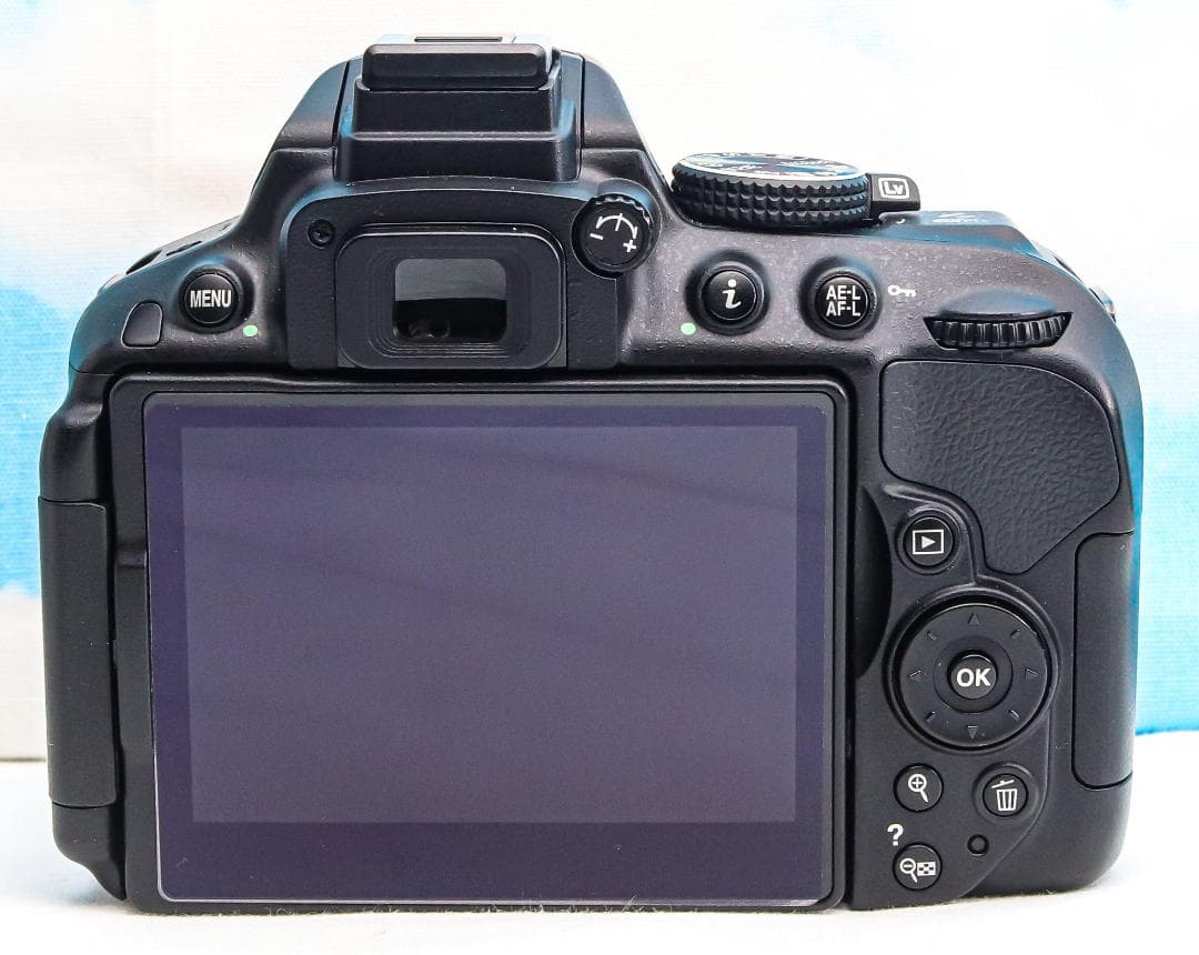 ニコン Nikon D5300⭐️WIFI機能搭載！⭐️一眼レフ⭐️初心者セット