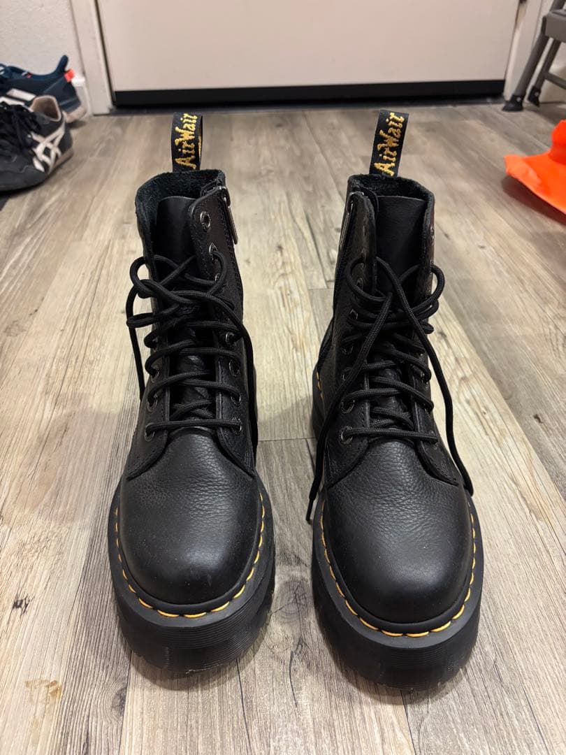 Dr. Martens ブラック厚底ブーツ