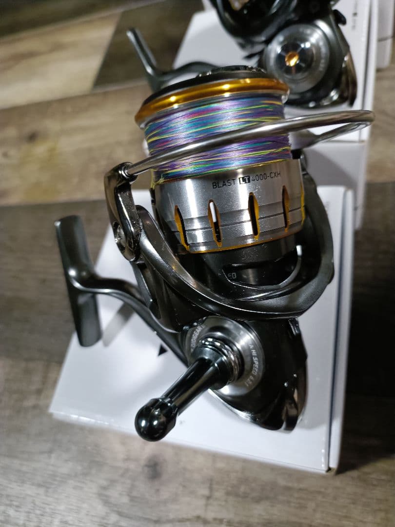18 ブラスト LT4000-cxh スピニングリール Daiwa