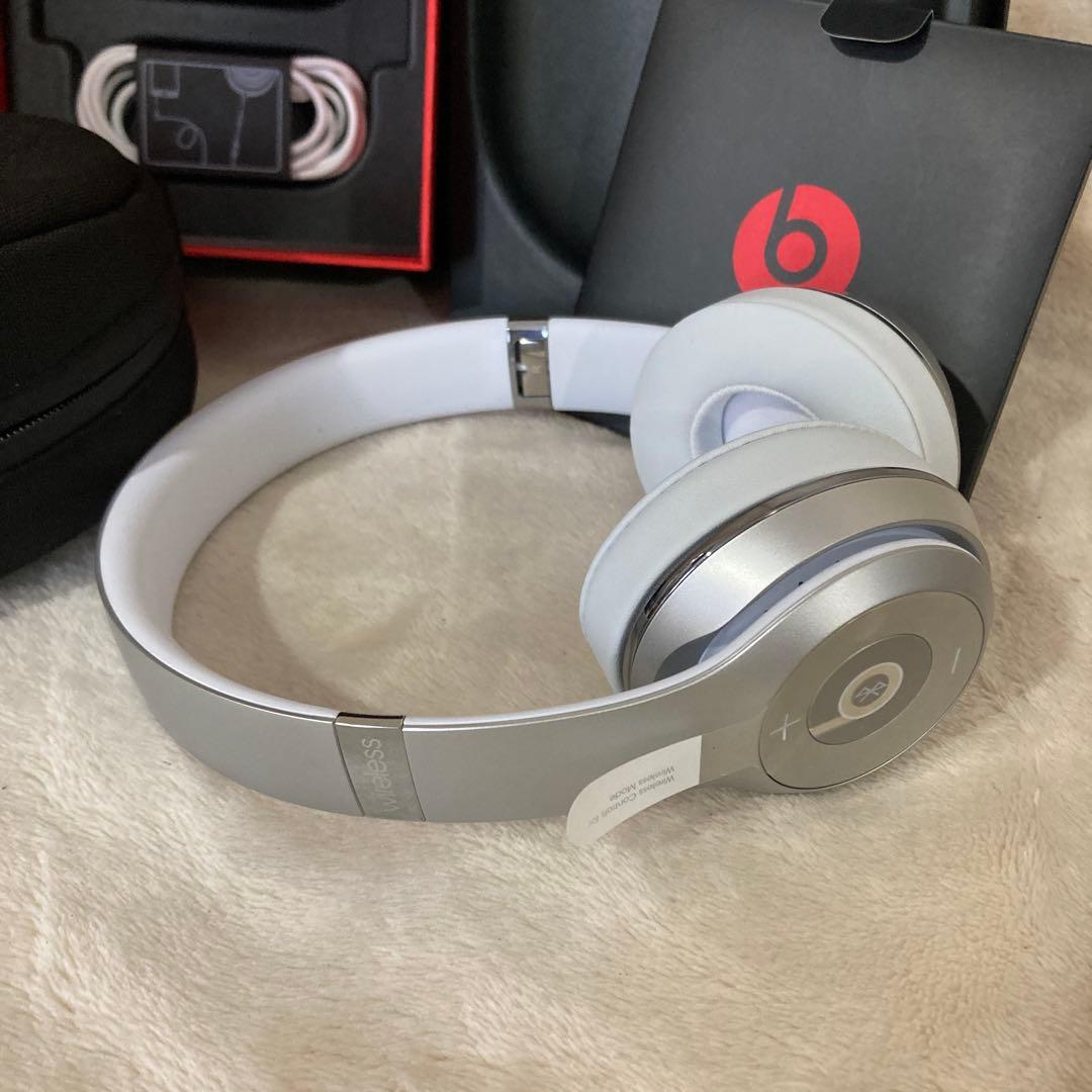 8)未使用beats solo3 wireless 特別版シルバー