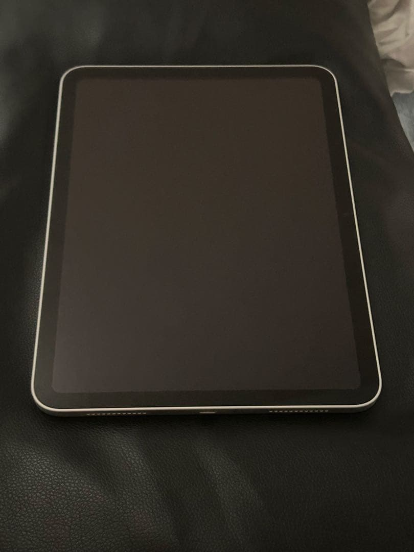 【極美品】iPad（第10世代）Wi-Fi／シルバー／64GB/キーボード付