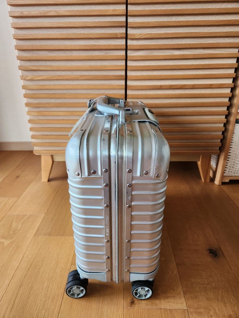 リモワ トパーズ ビジネストロリー２６L 機内持ち込み可能サイズ ４輪