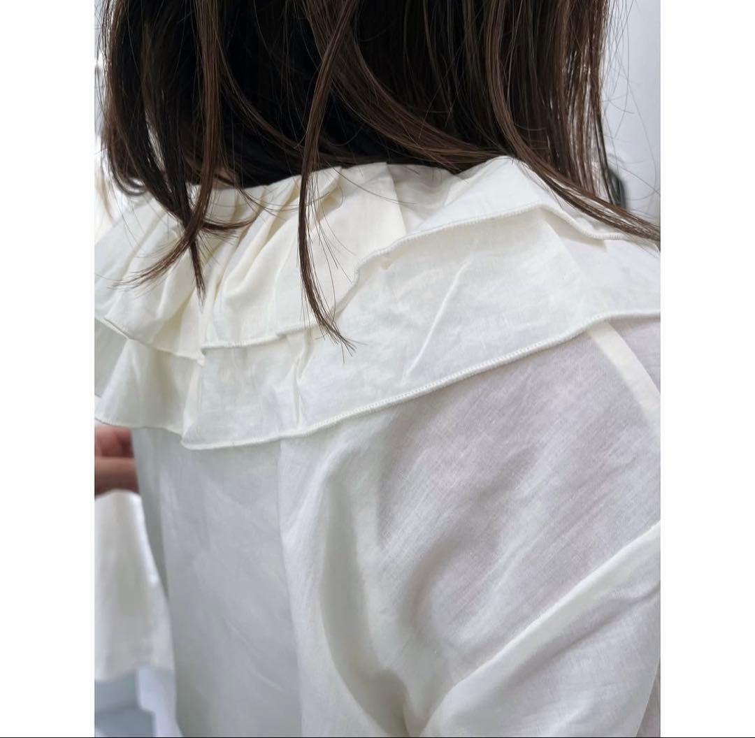 定価22,000円 新品タグ付き★yoli シンプルフリルブラウス オフホワイト