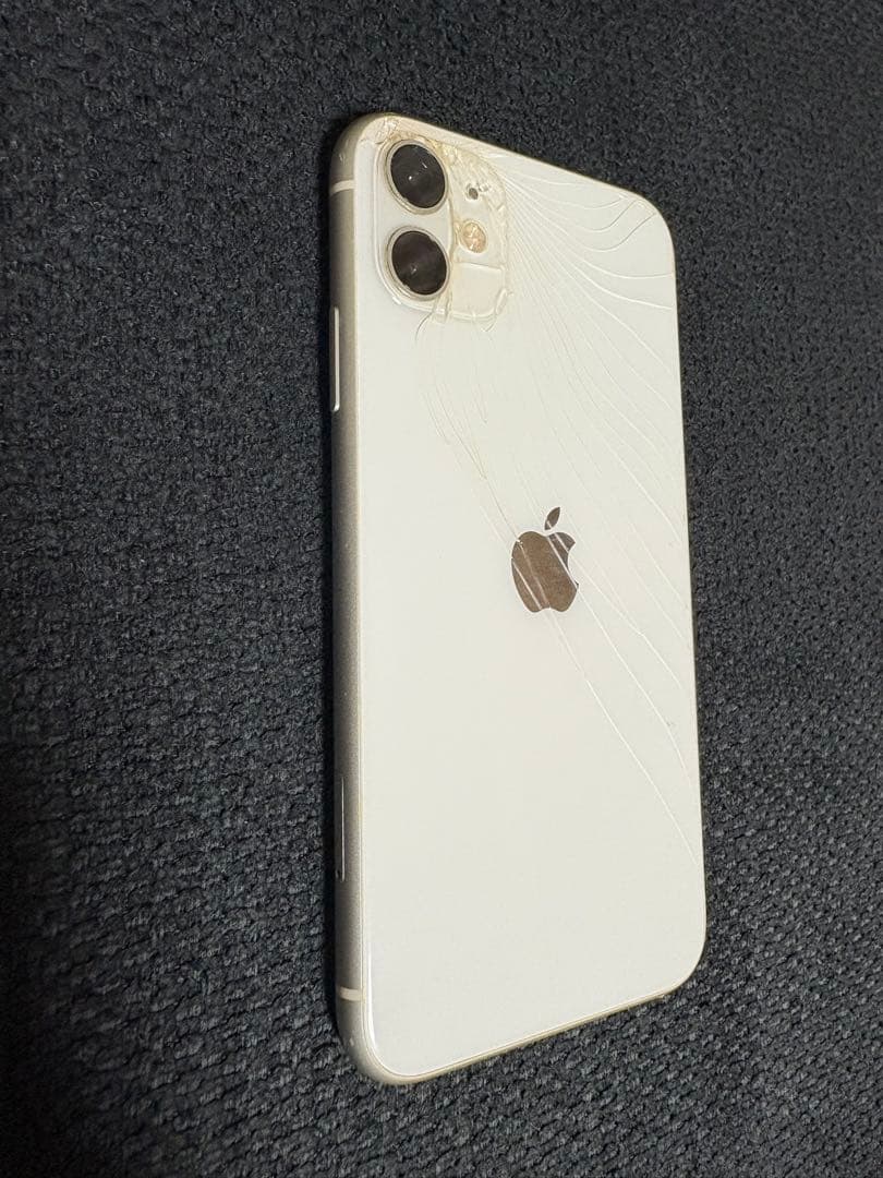 iPhone 11 ホワイト 64GB simロックあり　au