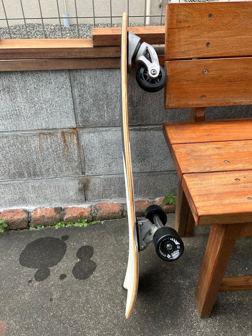 フィッシュテール スケートボード ブラック/ホワイト