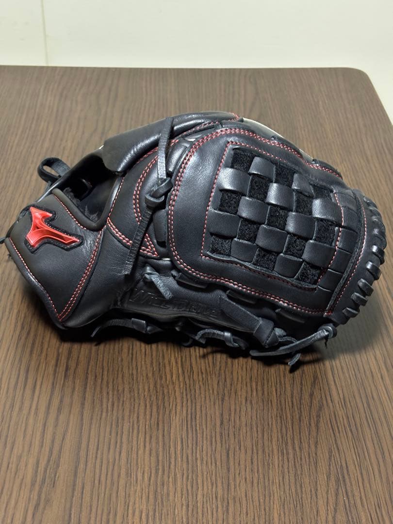 マ*チ様 Mizuno 軟式野球グローブ 黒/赤　投手用　未使用に近い