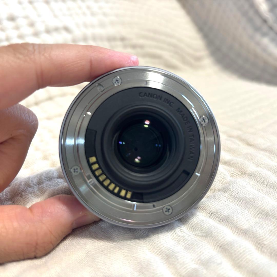 【美品】Canon ミラーレス一眼カメラ EOS M100 ＋単焦点レンズ