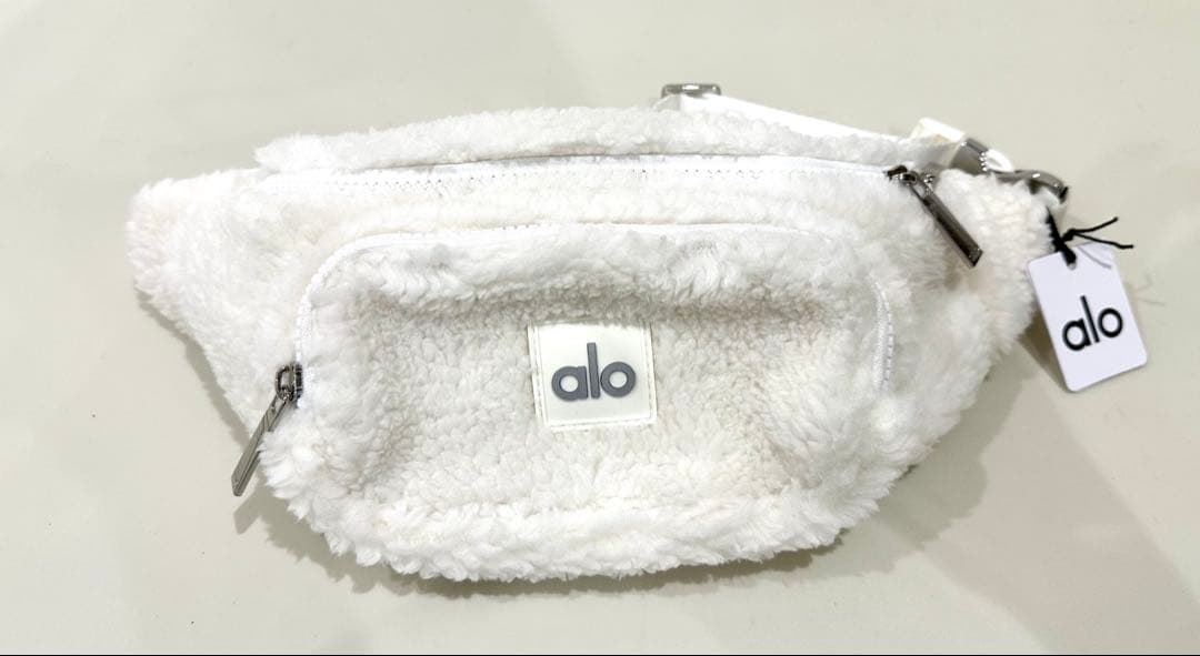 ロサンゼルス発大人気ブランド　新品　alo ボディバッグ　ウエストポーチ