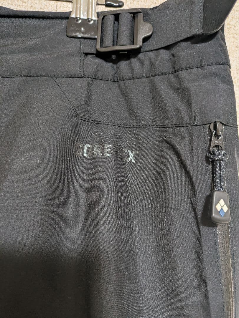ほぼ未使用　GORE-TEX　中綿入りアルパインパンツ　メンズXL　黒　モンベル
