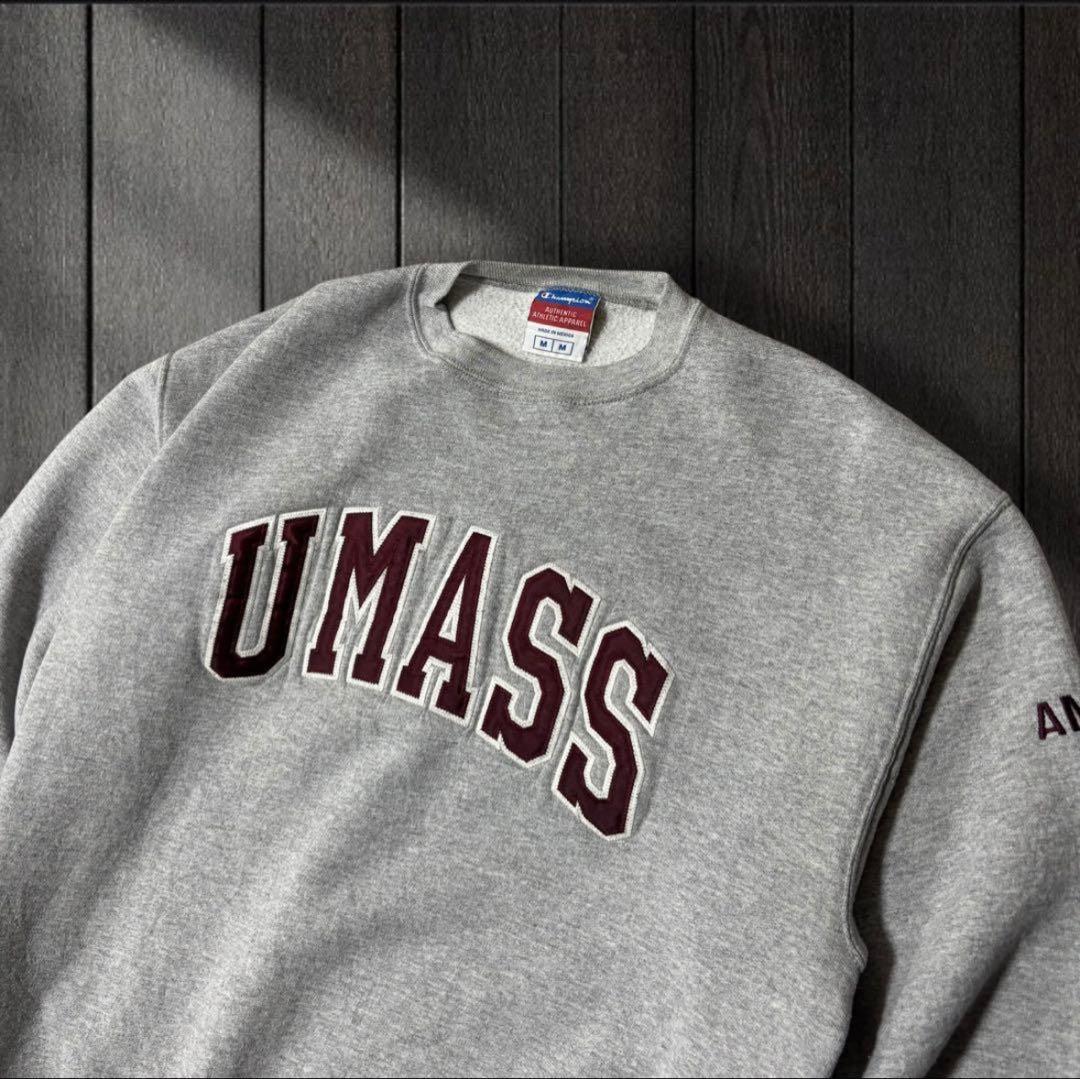 k*a様 4271/チャンピオン マサチューセッツ大学 カレッジ刺繍ロゴ スウェ