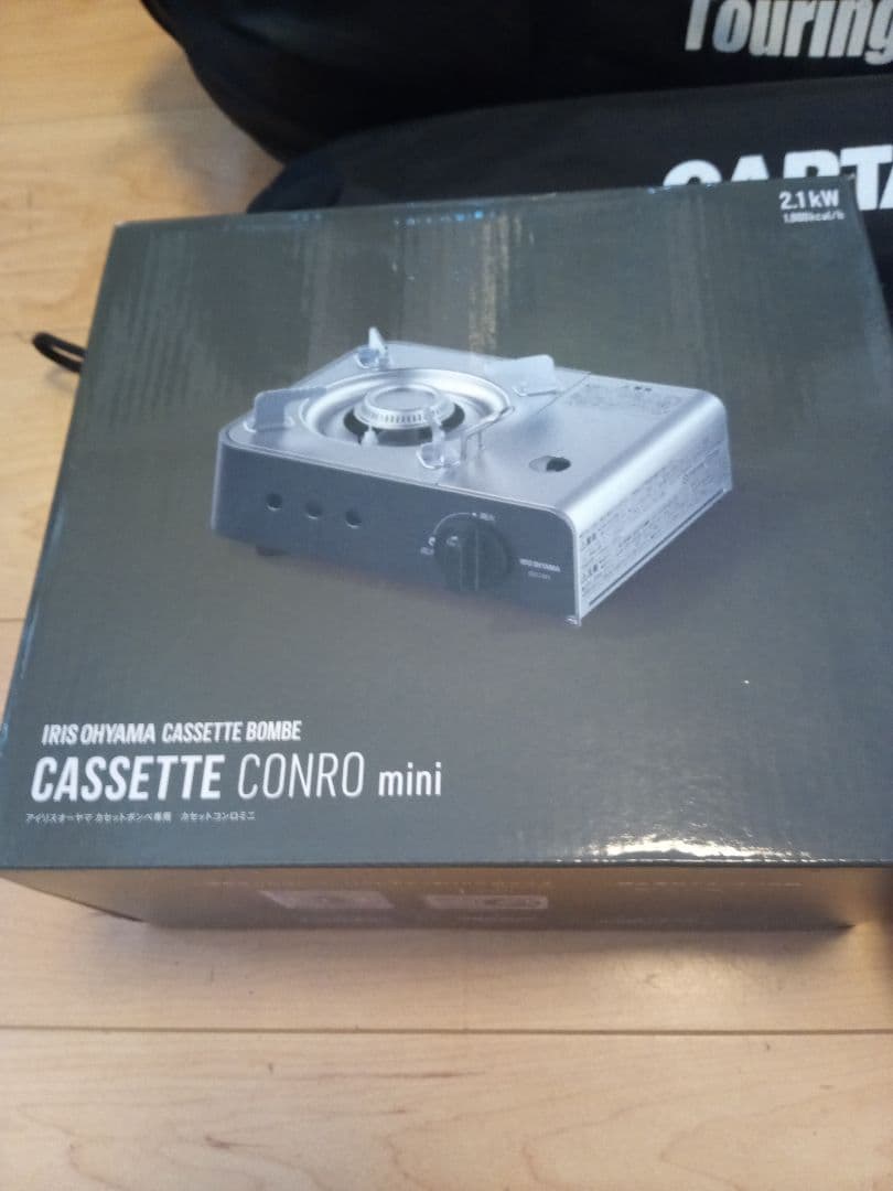 ソロキャンプにオススメの4点セットです　テントやテーブル等　新品あります