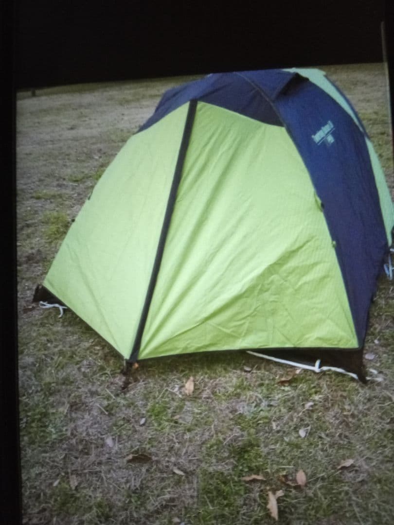 ソロキャンプにオススメの4点セットです　テントやテーブル等　新品あります