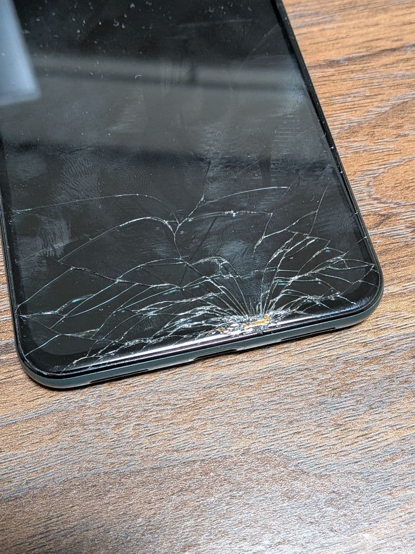 Google Pixel 5a ブラック ひび割れあり