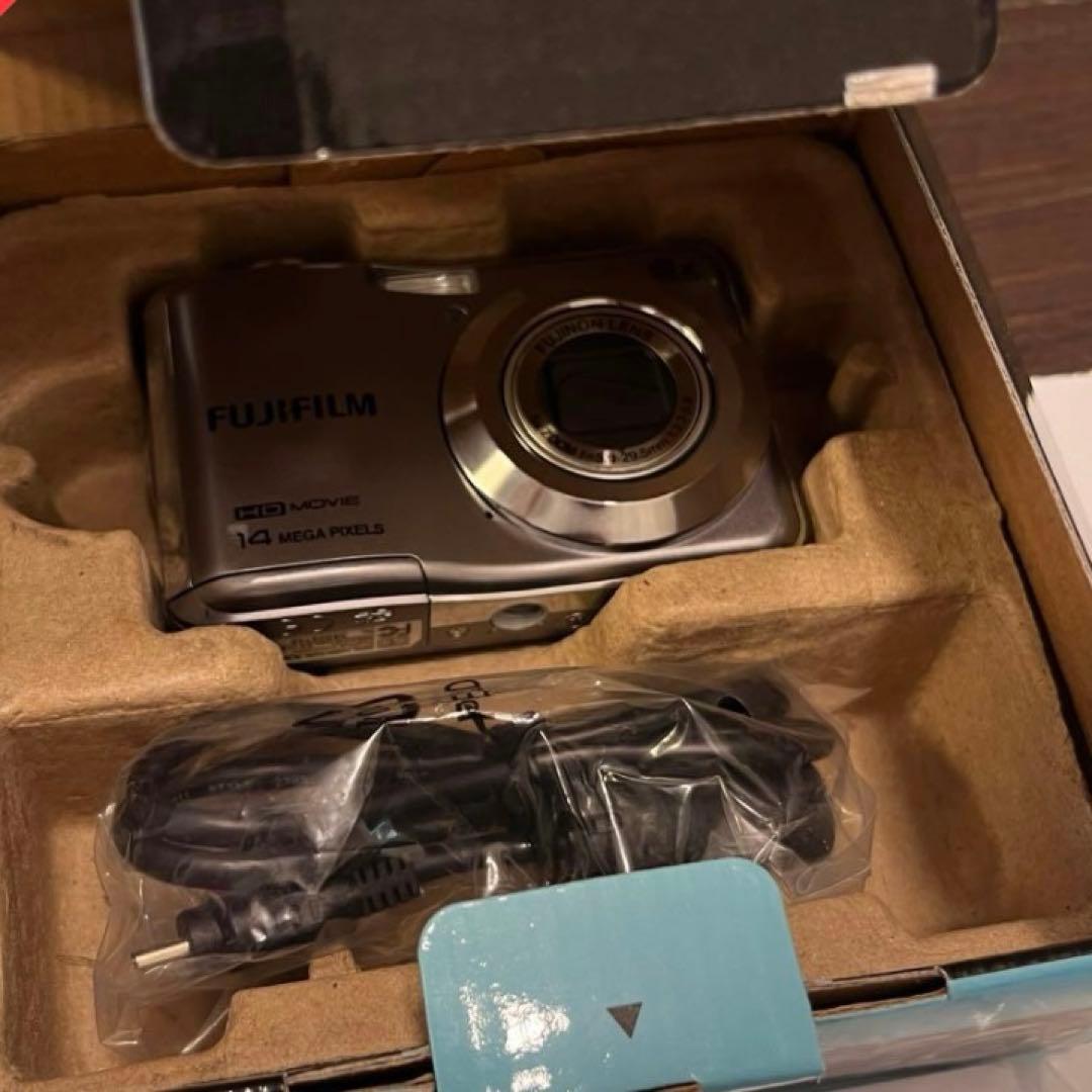 レトロコンデジ　FINEPIX AX600 シルバー　単三電池稼働ファインピクス