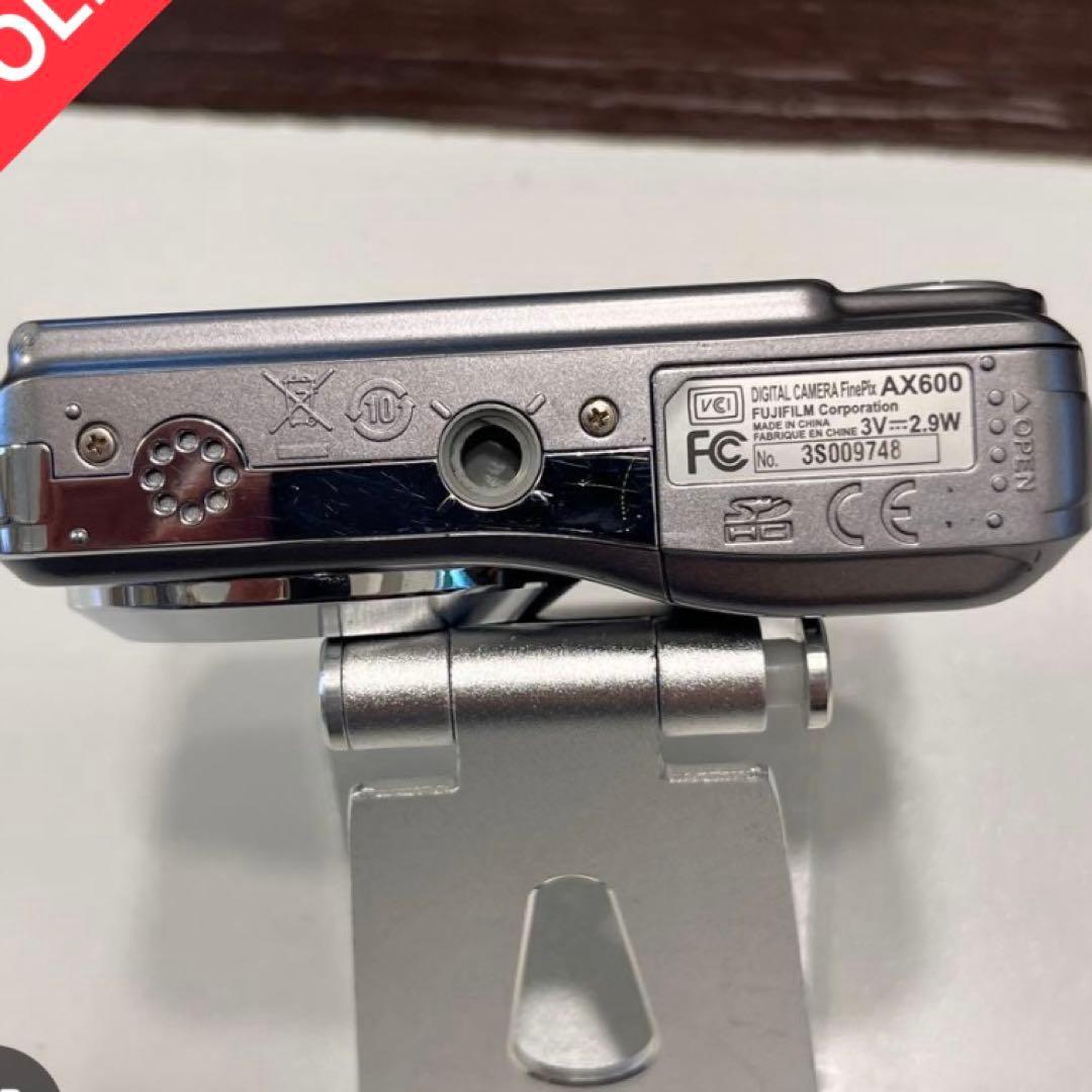 レトロコンデジ　FINEPIX AX600 シルバー　単三電池稼働ファインピクス