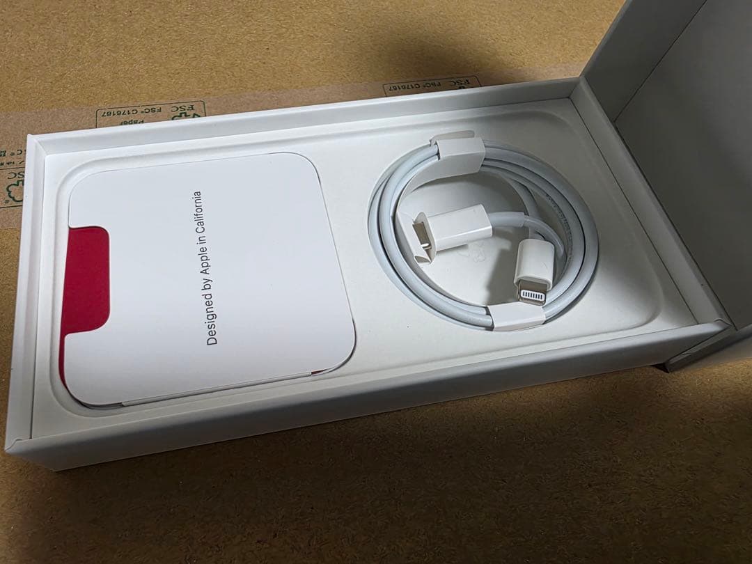 ほぼ新品 Apple iPhone 13 256GB PRODUCT(RED)