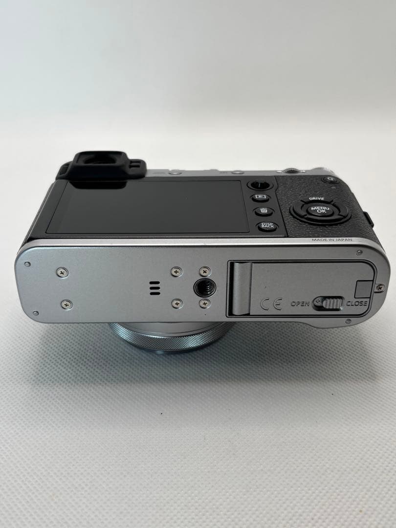 FUJIFILM 富士フイルム X100F シルバー デジタルカメラ