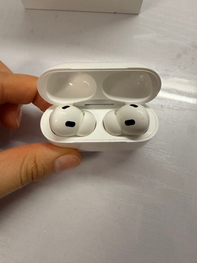 AirPods Pro 第二世代　本体 ストーンケース付き