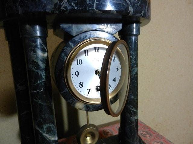 アンティークねじ巻き振り子式大理石置時計（精工舎、Ｈ３２ｃｍ、Ｗ８ｋｇ）