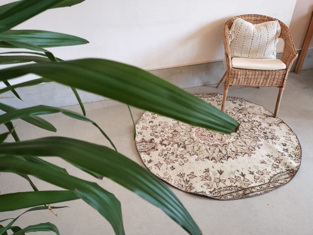 ベージュにくすみピンクと水色　サークルラグ　No.620