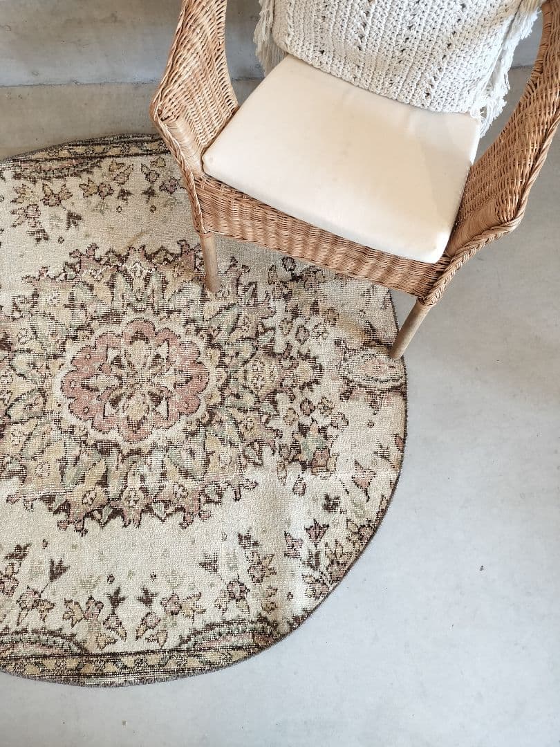 ベージュにくすみピンクと水色　サークルラグ　No.620