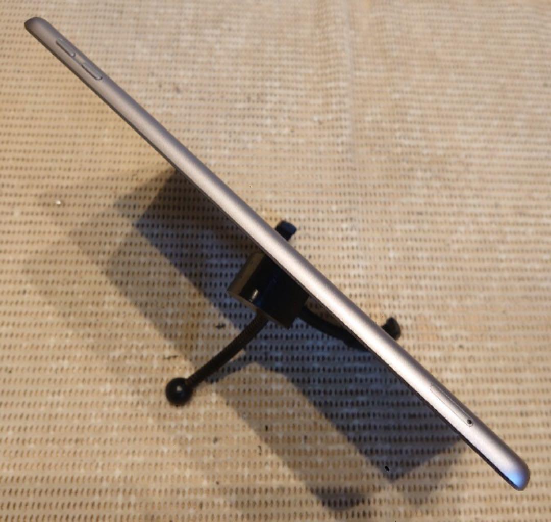 完動品SIMフリー美品iPad第5世代(A1823)本体32GB送料込HHLJJ