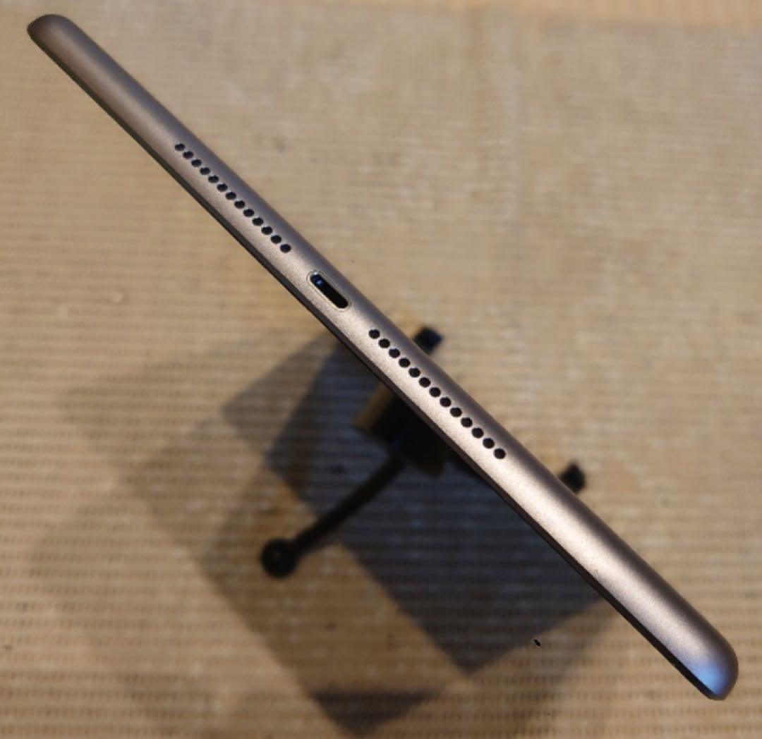 完動品SIMフリー美品iPad第5世代(A1823)本体32GB送料込HHLJJ