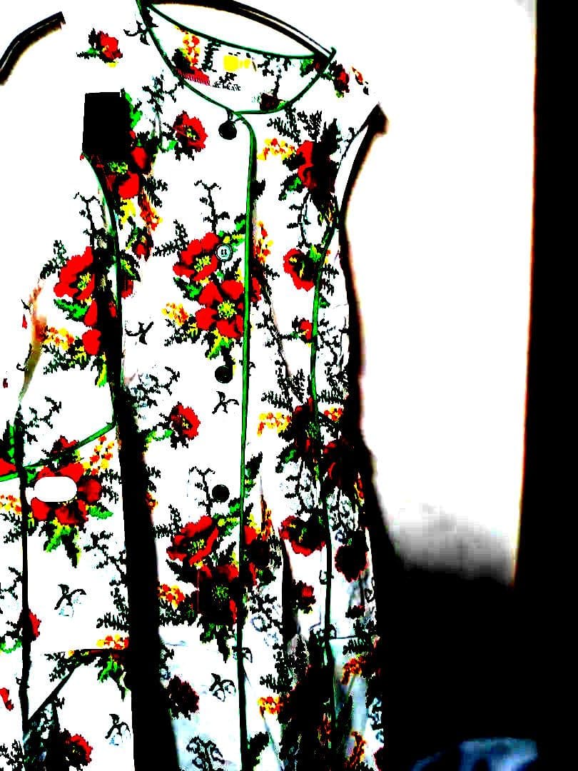 セール！　Feller 花柄 エプロン　ホワイト/レッド/グリーン