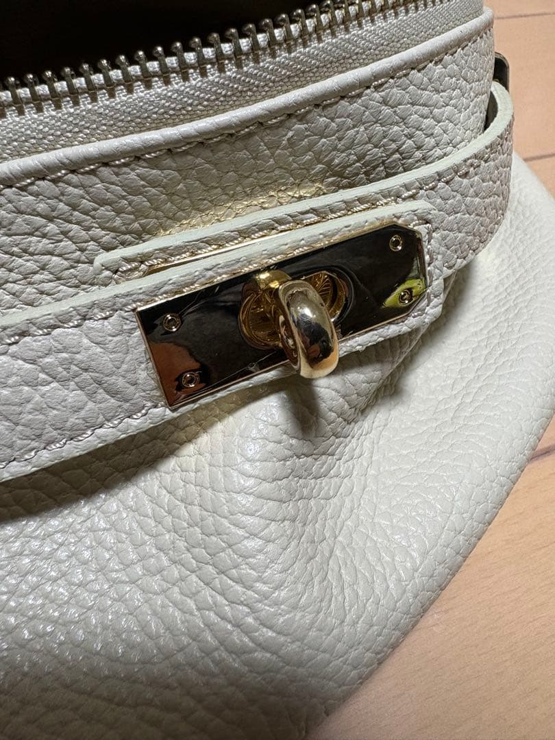 【美品】AULENTTI オウレンティ ボディバッグ