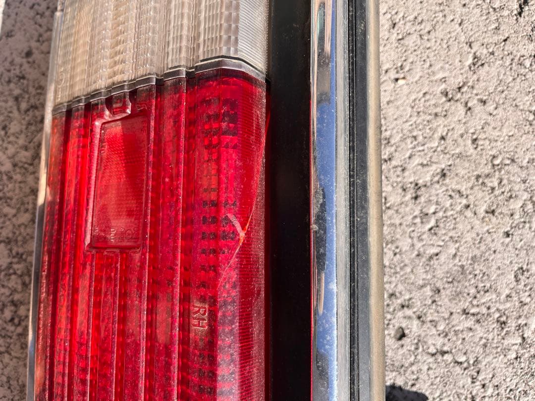 ローレル C 230 テールランプ　ナンバーフレームセット