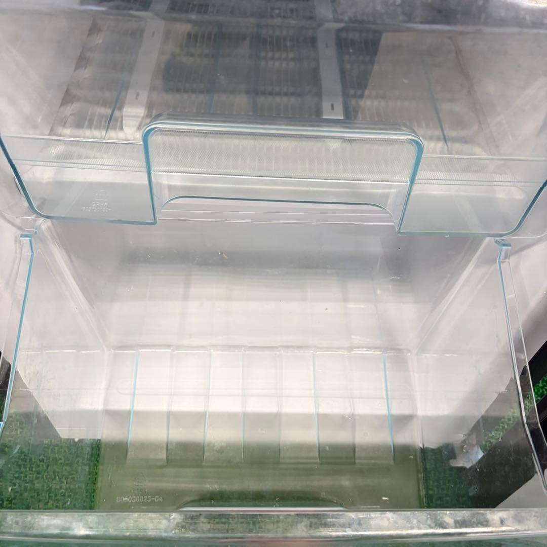 709 冷蔵庫　小型　一人暮らし　200L弱　スリム　洗濯機も有　格安　美品