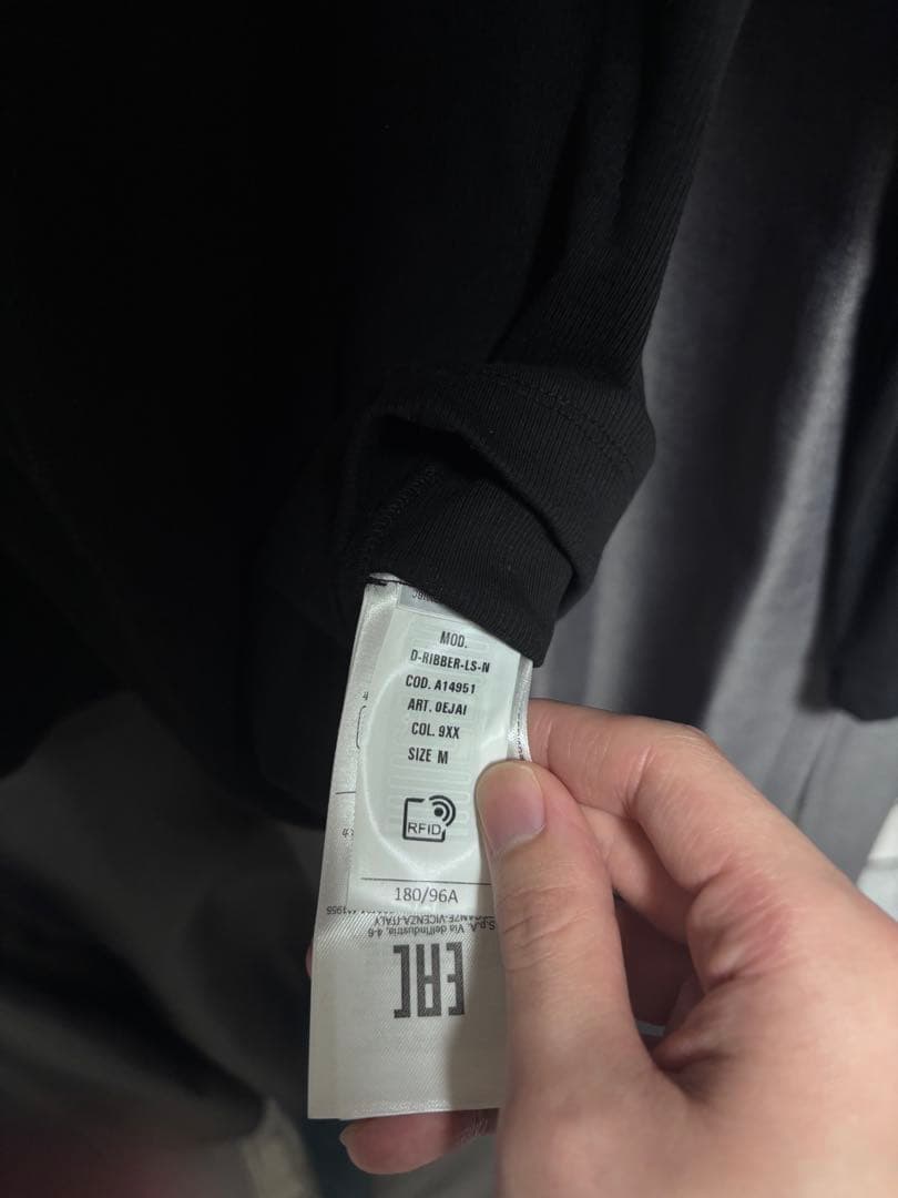 DIESEL ブラック タイトセーター