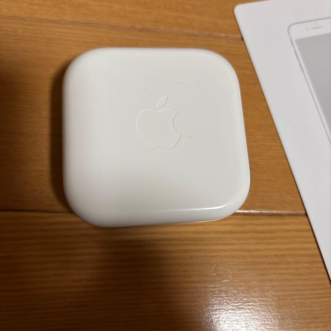 美品　iPhone8 64GB SIMフリー　バッテリー100%