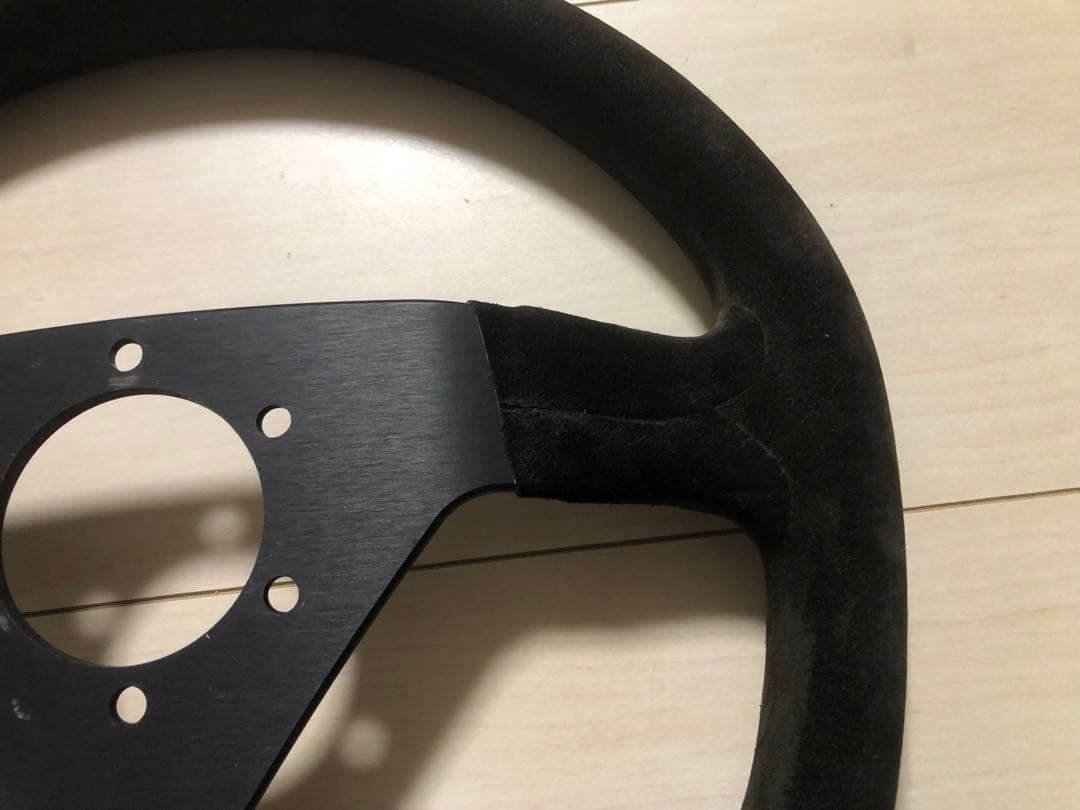 momo ステアリングホイール