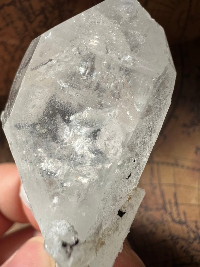 龍脈の精髄 ― 水晶「虹を宿す天の導き」 ※売上の一部を保護猫活動に使用