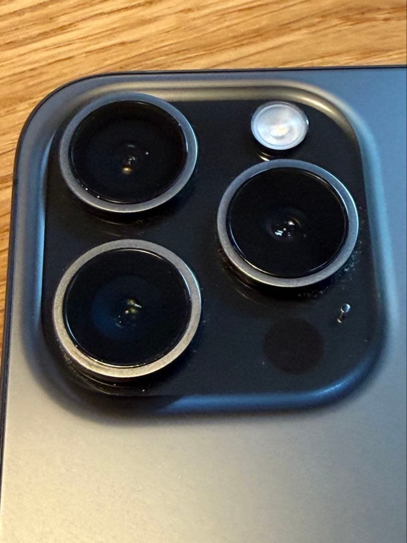 iPhone 15 Pro 256GBブラックチタニウム 軽微な傷　SIMフリー