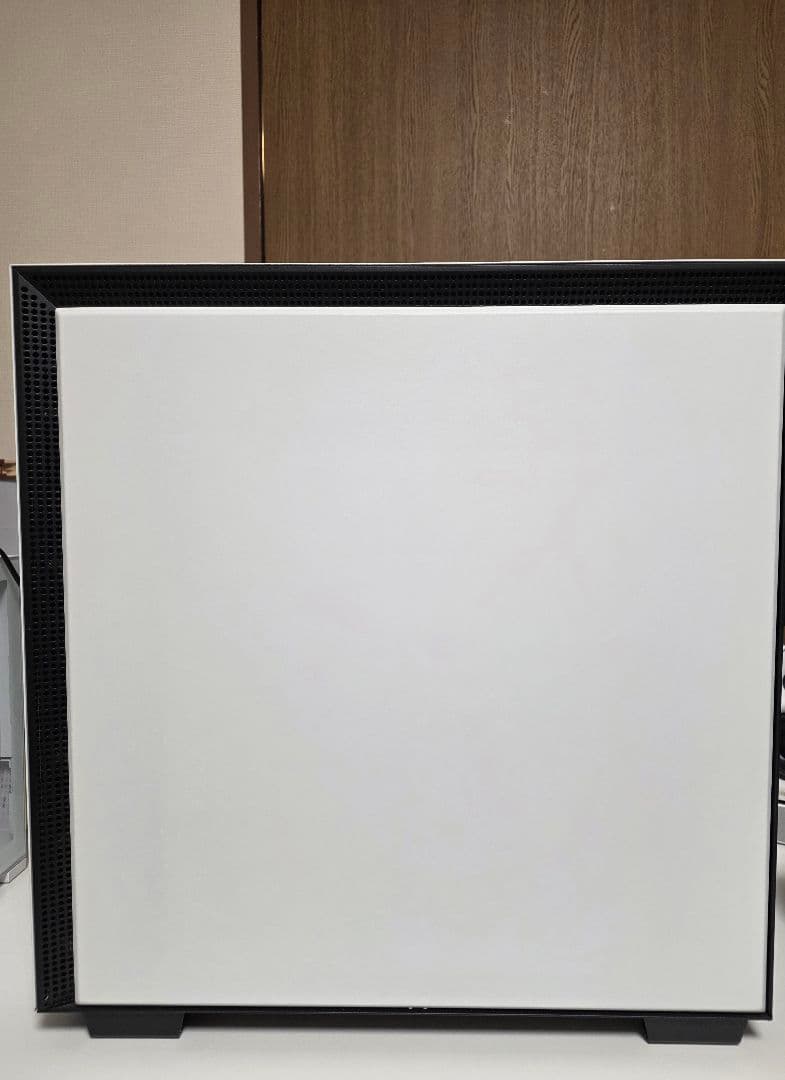 NZXT H700 CA-H700B-W1 ブラック/ホワイト