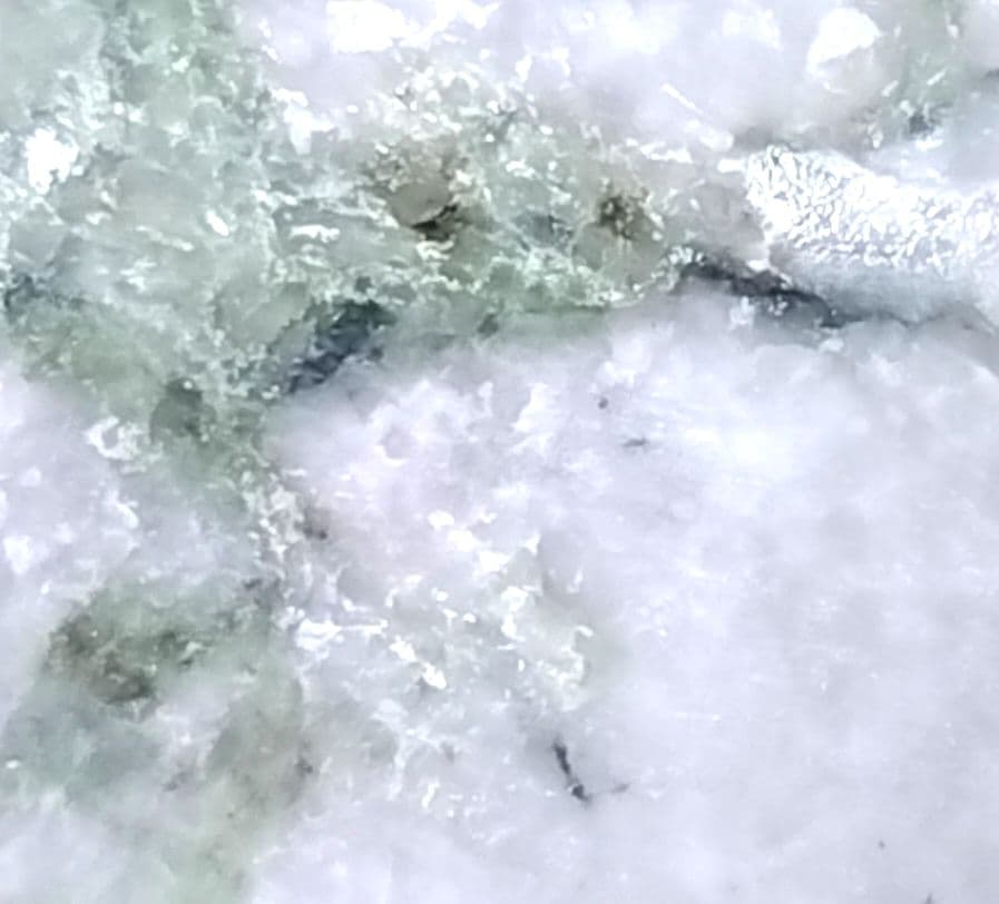 ★翡翠原石★糸魚川硬玉【横川・転石・1面カット8.15kg】