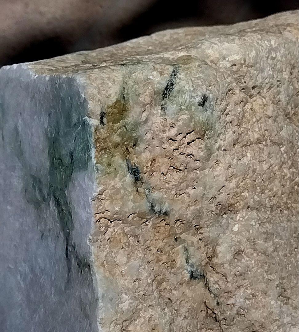 ★翡翠原石★糸魚川硬玉【横川・転石・1面カット8.15kg】