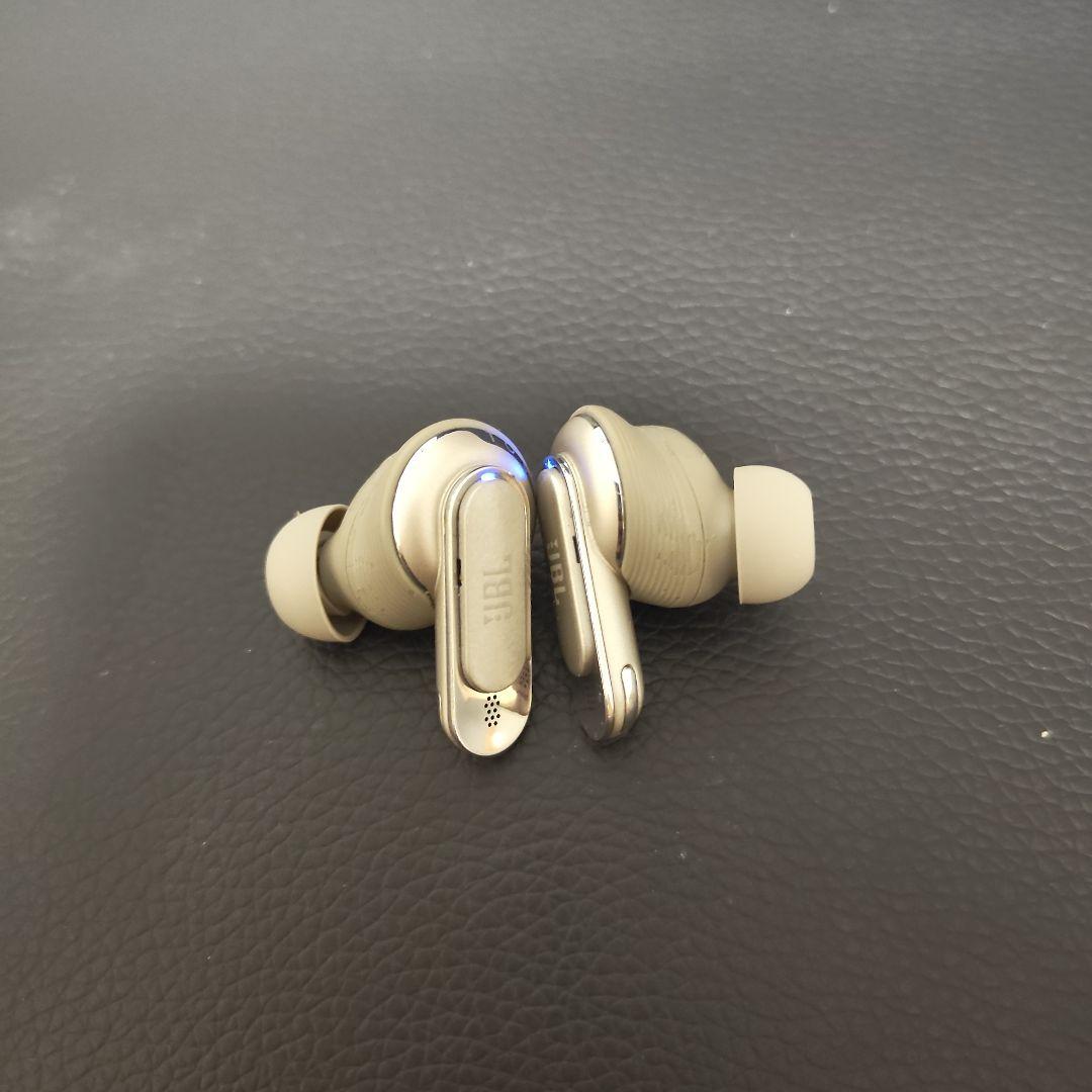 JBL TOUR PRO 2 ワイヤレスイヤホン ゴールド　本体