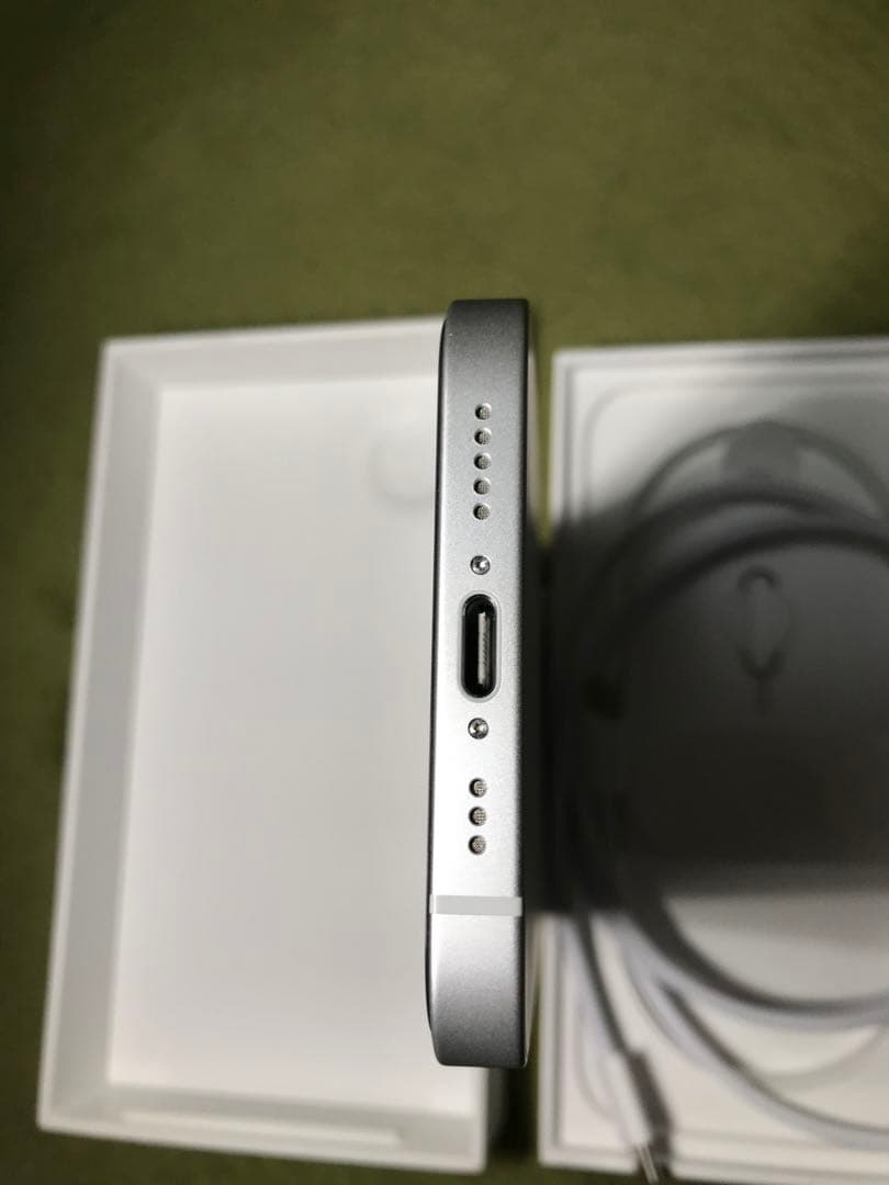 超美品！Apple iPhone16e 128GB ホワイト　エアージャケット付