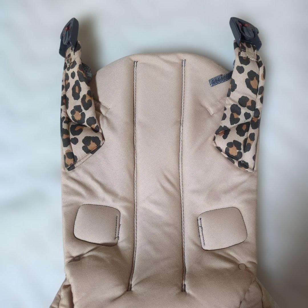 未使用　ベビービョルン ONE KAI 抱っこ紐 レオパード 豹柄 ヒョウ柄