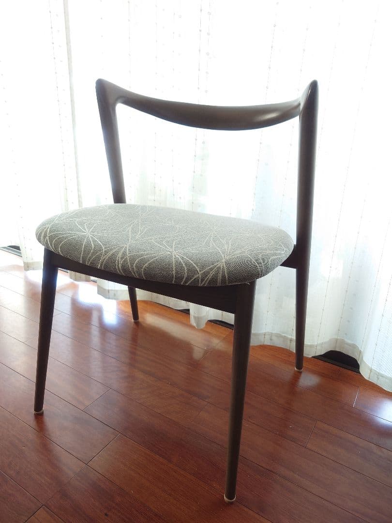 フクラ カストール ダイニングチェア