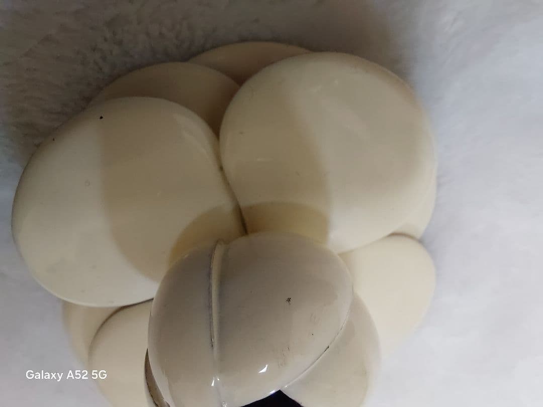 CHANEL アイボリーフラワーブローチ