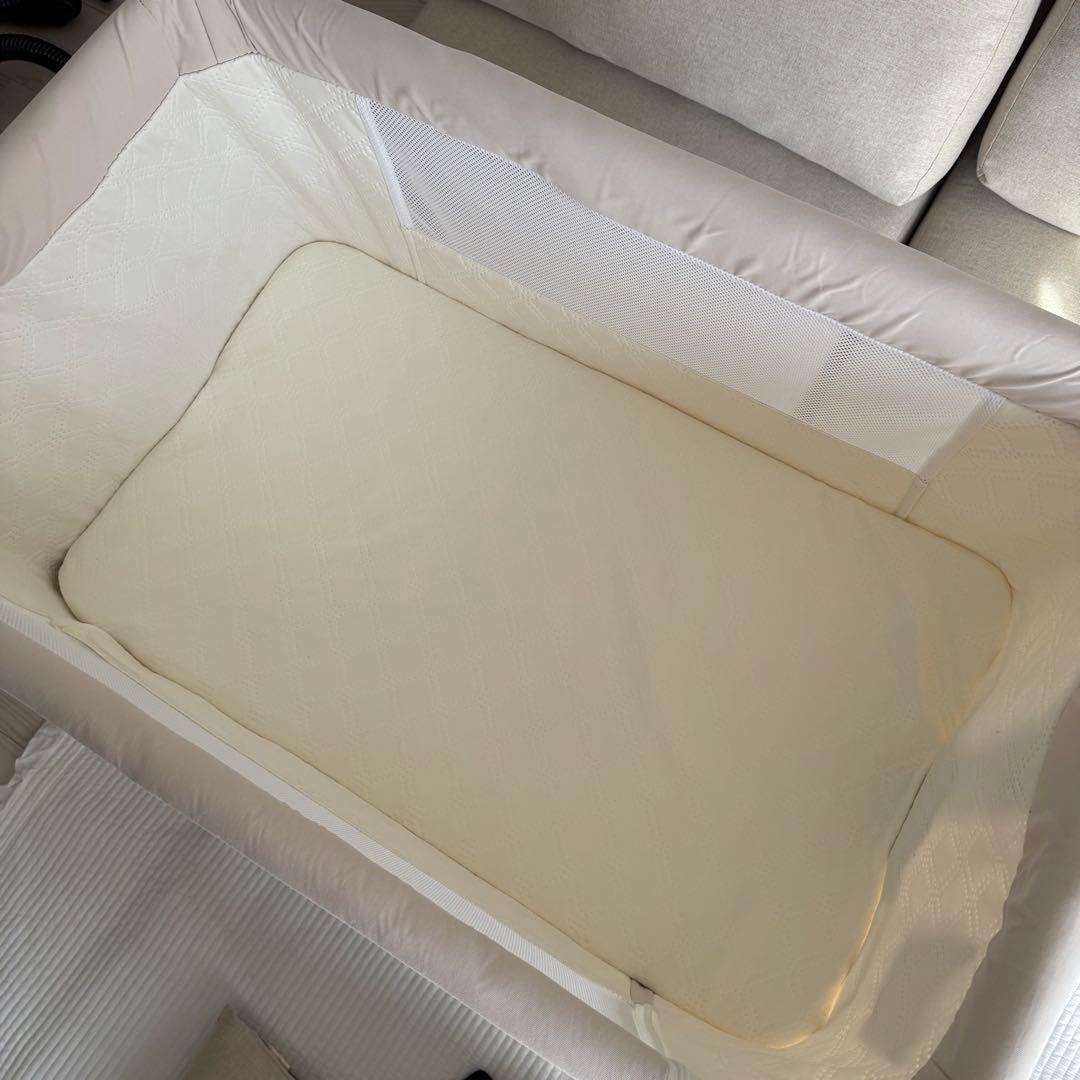 12/16まで値下げ中【美品】キャスター付きベビーベッド　アイボリー　ベージュ