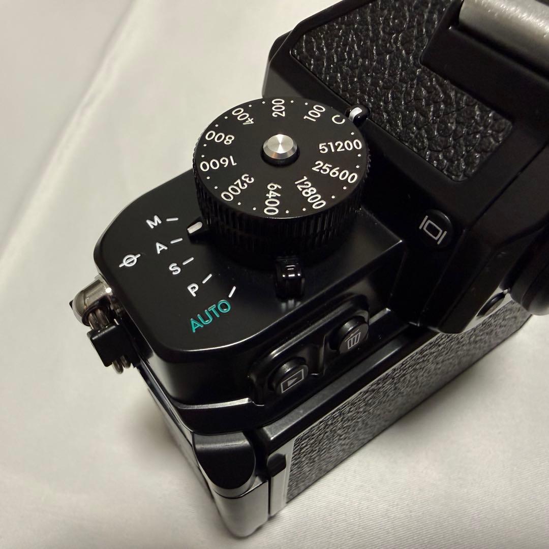 【美品】Nikon Zf ブラック ボディ　サムレスト、ボタンのおまけ付き