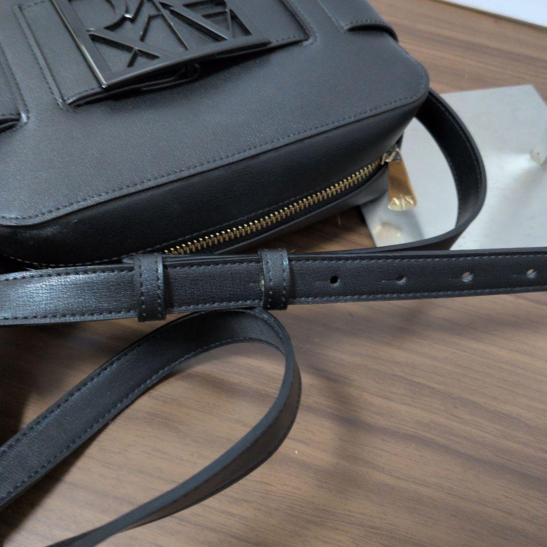 ARMANI EXCHANGE　スクエアロゴバックルショルダーバック　極美品