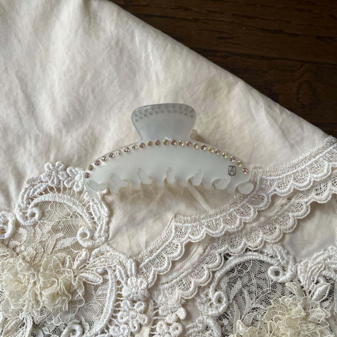 ラインストーン付きヘアクロークリップ