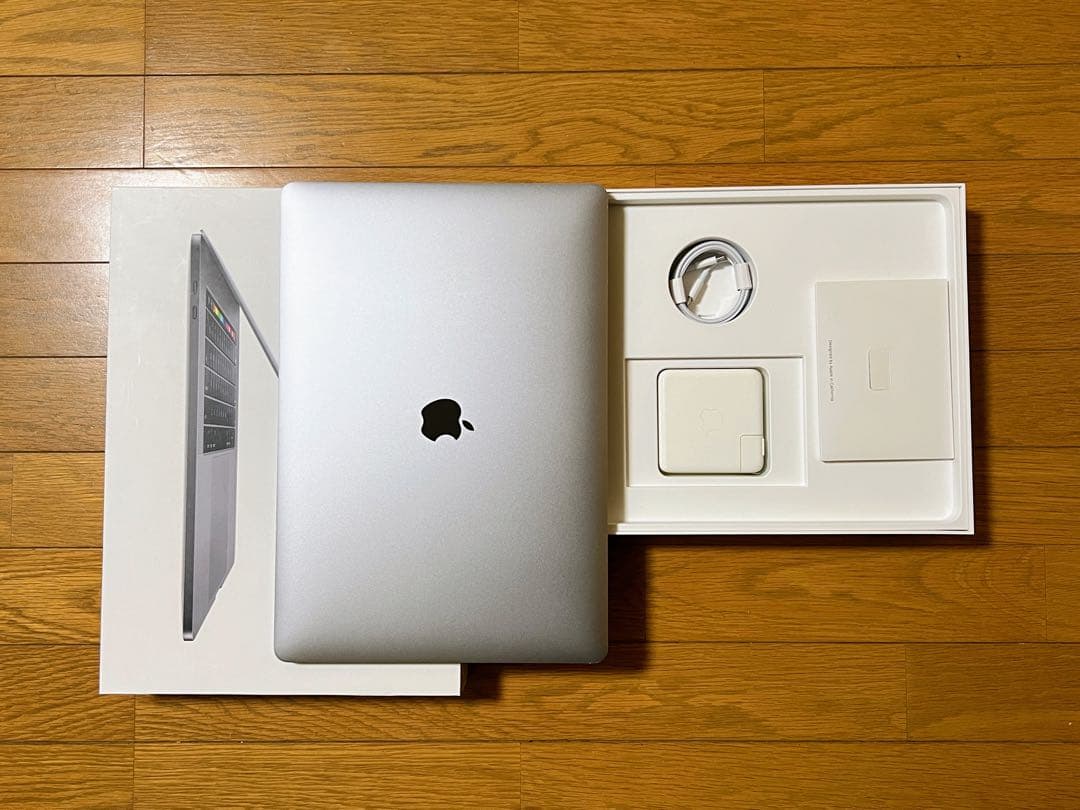 MacBook Pro 15インチ　2019 i7 256GB RAM 16GB