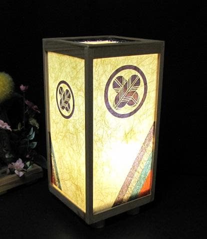 和紙の温り＝「丸に違い鷹の羽」／2本組／LED・檜枠造・フイルム加工・軽量／